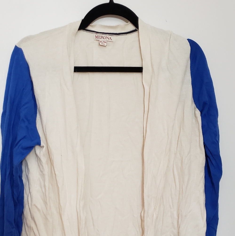 Needs to be ironed. Gently worn. Size M.